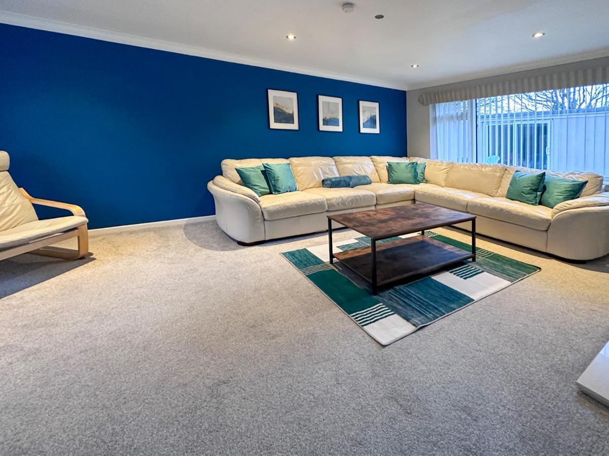 Blunsdon Lodge - Spacious Bungalow, High Speed Wi-Fi, Free Private Parking, Garden Swindon Exterior photo