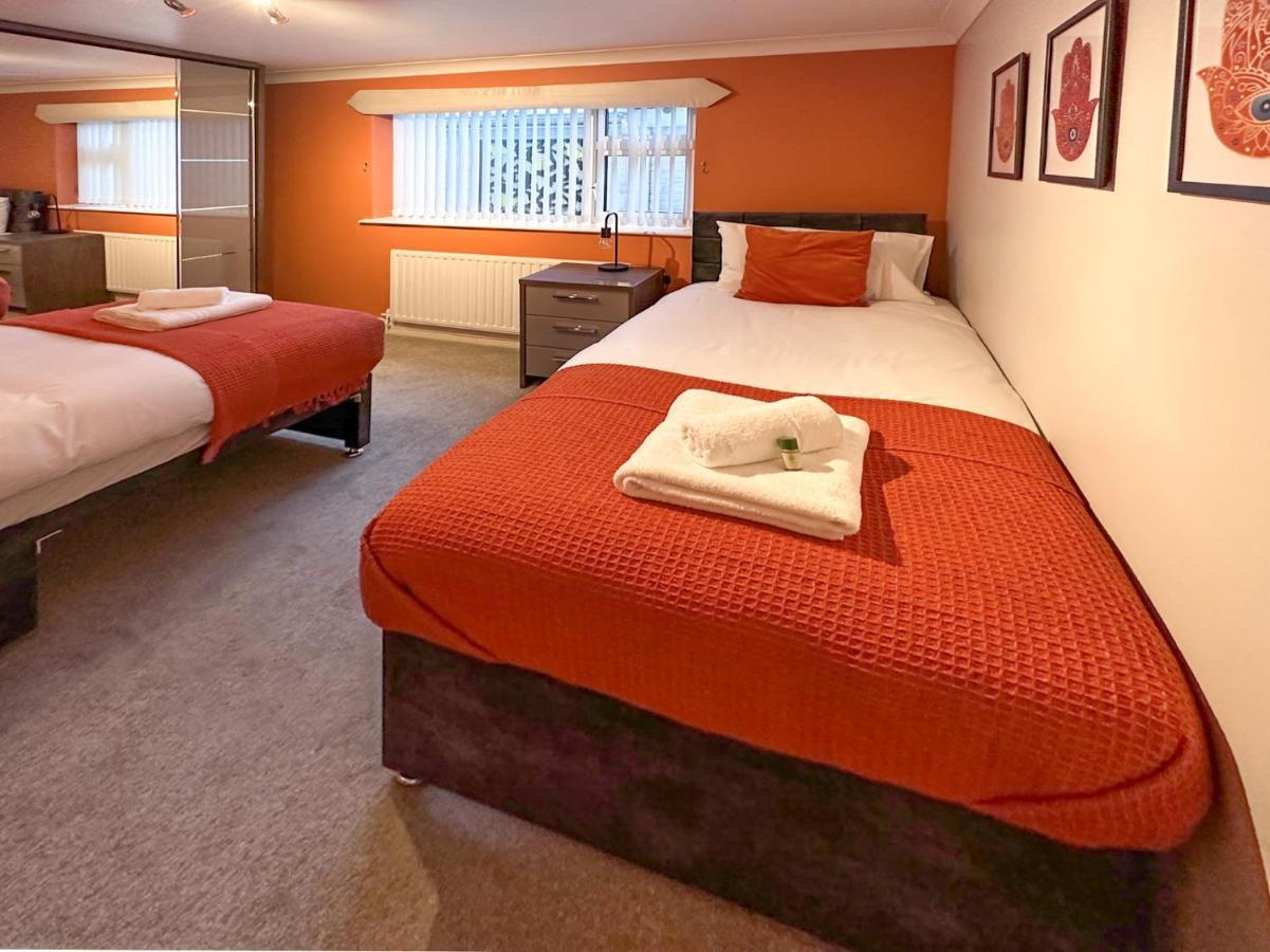 Blunsdon Lodge - Spacious Bungalow, High Speed Wi-Fi, Free Private Parking, Garden Swindon Exterior photo