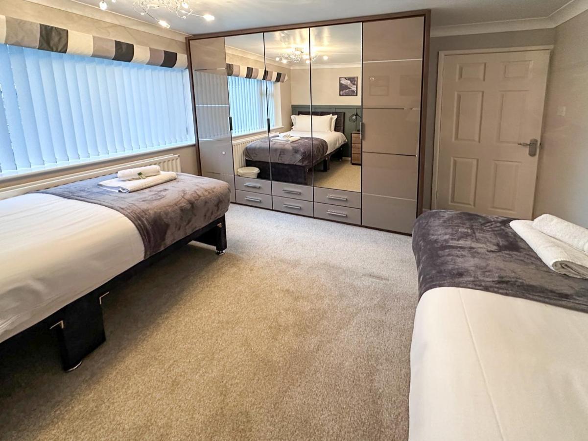 Blunsdon Lodge - Spacious Bungalow, High Speed Wi-Fi, Free Private Parking, Garden Swindon Exterior photo